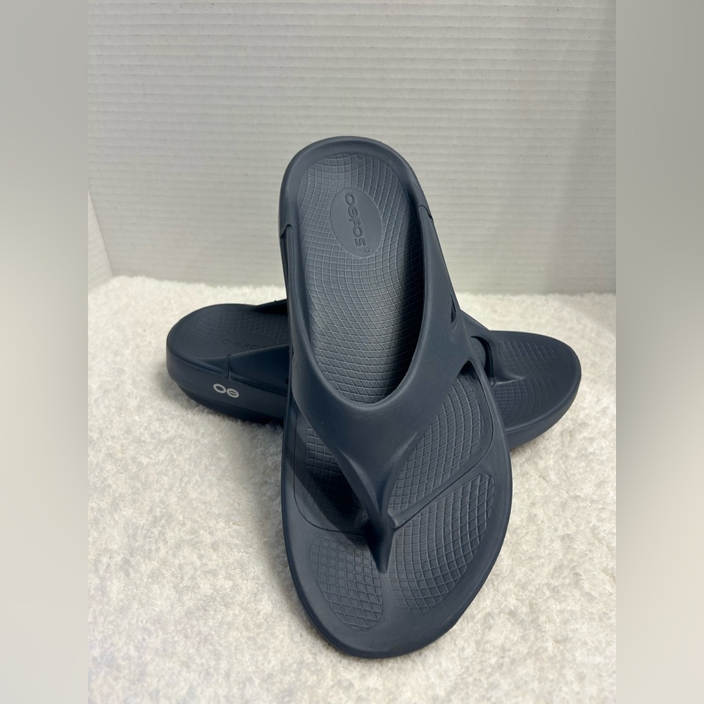 OOFOS Unisex Original Flip Flops Color Blue/Gray, Size Men 8, Women 10.